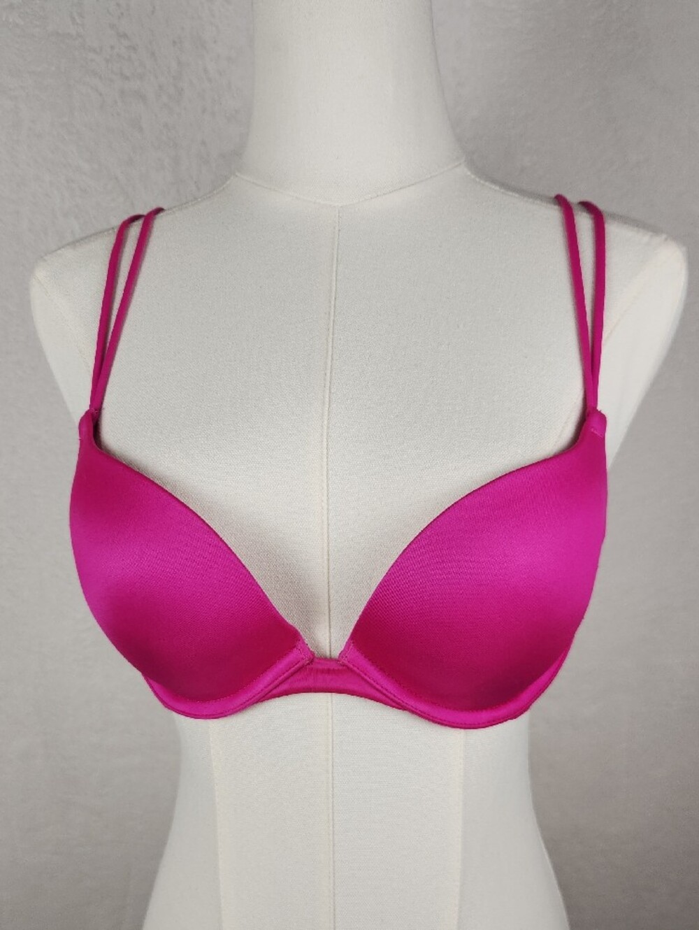 PINK Victoria's Secret Smooth Push-Up Bra in Fuchsia Size 34B